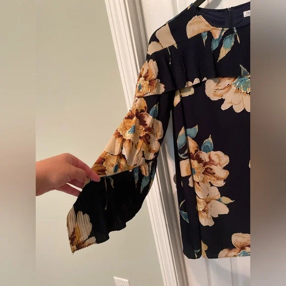 Love Riche Ruffle dress - Picture 3 of 5